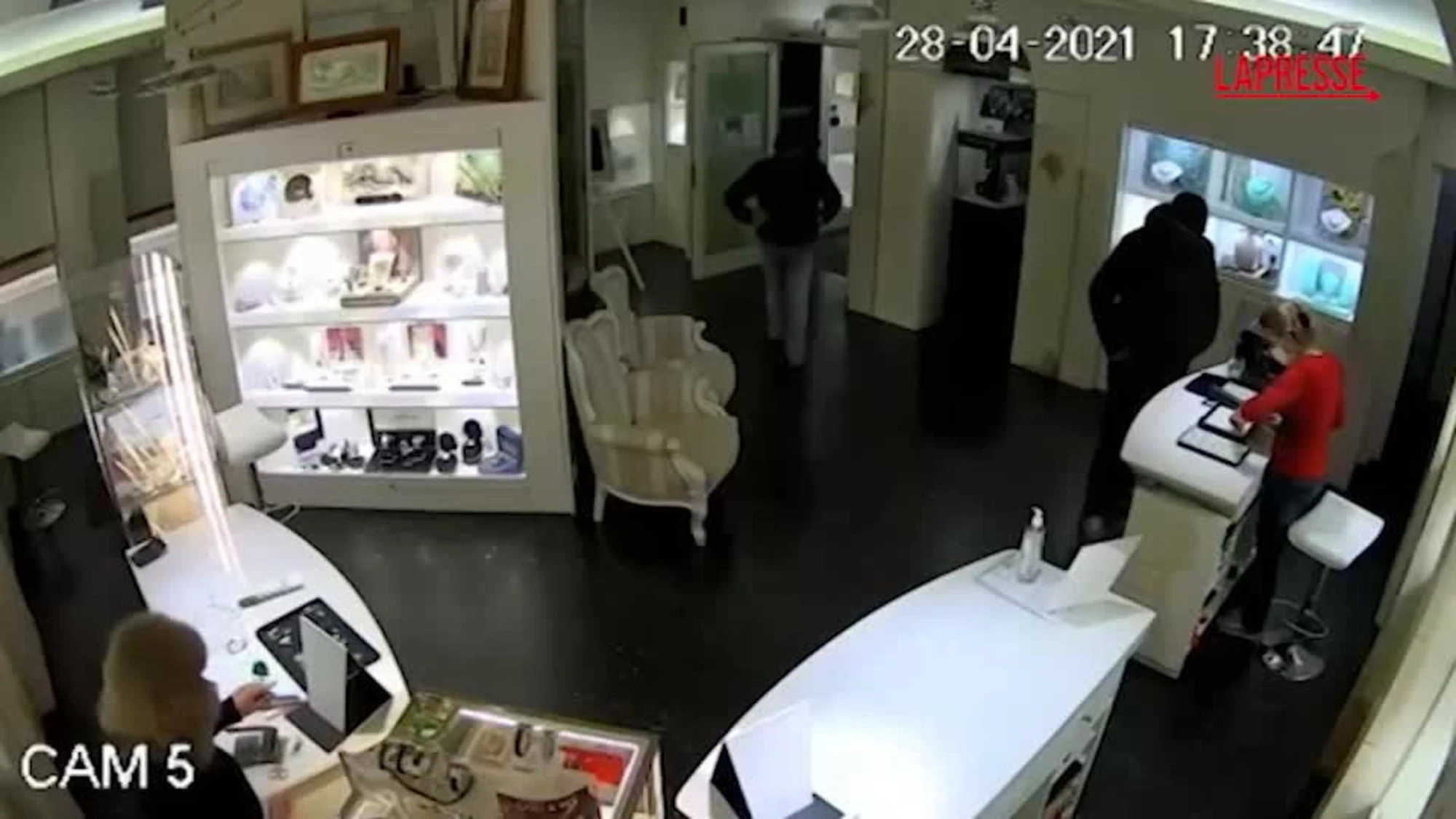 Mario Roggero condannato, il video della sparatoria: come uccise i banditi