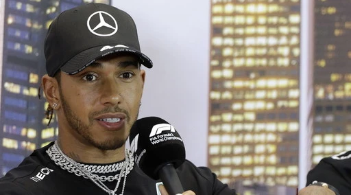 Lewis Hamilton gela la Ferrari: "Ma quale sogno infranto, resto alla Mercedes"