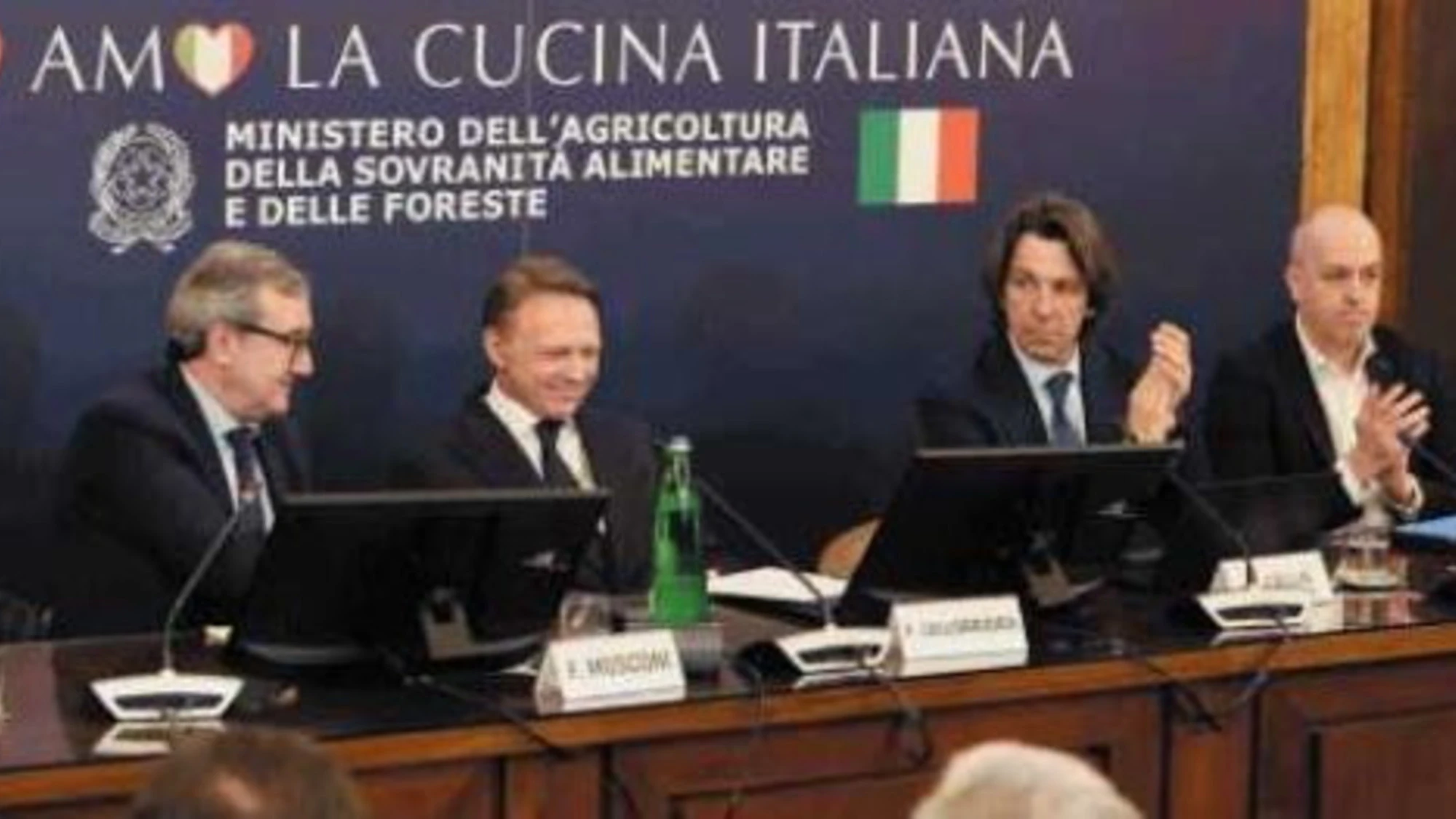 Il manifesto del cibo per celebrare la cucina italiana