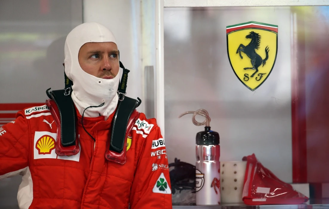 Ferrari, un disastro dopo l'addio a Kimi: Leclerc e Vettel contro il muro