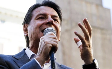 Giuseppe Conte attacca Meloni, replica-FdI: "Qual è il tuo posto"