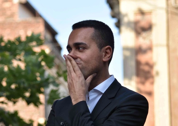 Federico Pizzarotti: "Luigi Di Maio come Matteo Renzi, lo critica ma ha anche lui il suo giglio magico"