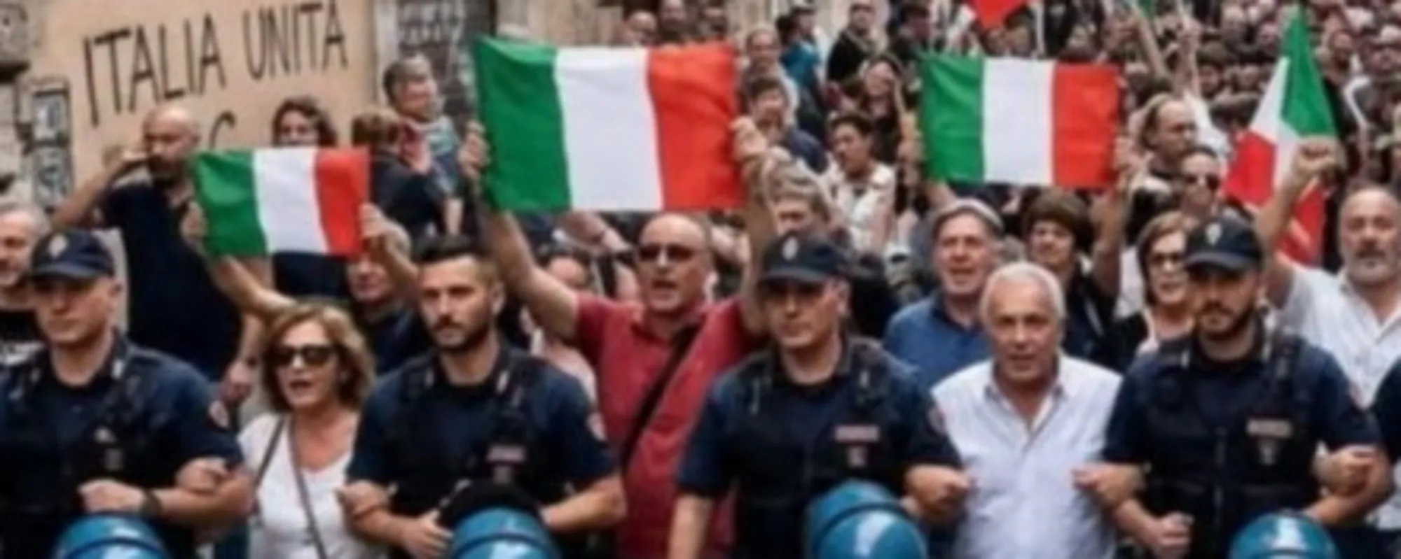 La foto del corteo anti-Meloni diffusa dal deputato di Avs? Un falso: la clamorosa scoperta