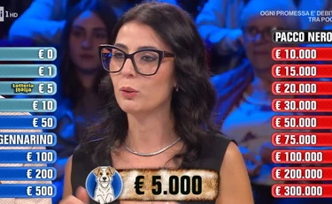 Affari Tuoi, il pesante sospetto su Maria Pia: "Perché ha così cul***"