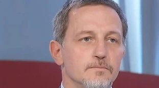 Fazzolari contro Giannini: "Ridicolo", la balla in prima pagina 