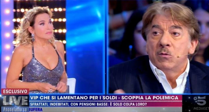 Live - Non è la D'Urso, Columbro fuori controllo in diretta: "I c*** miei, vengo e ti strappo il vestito"