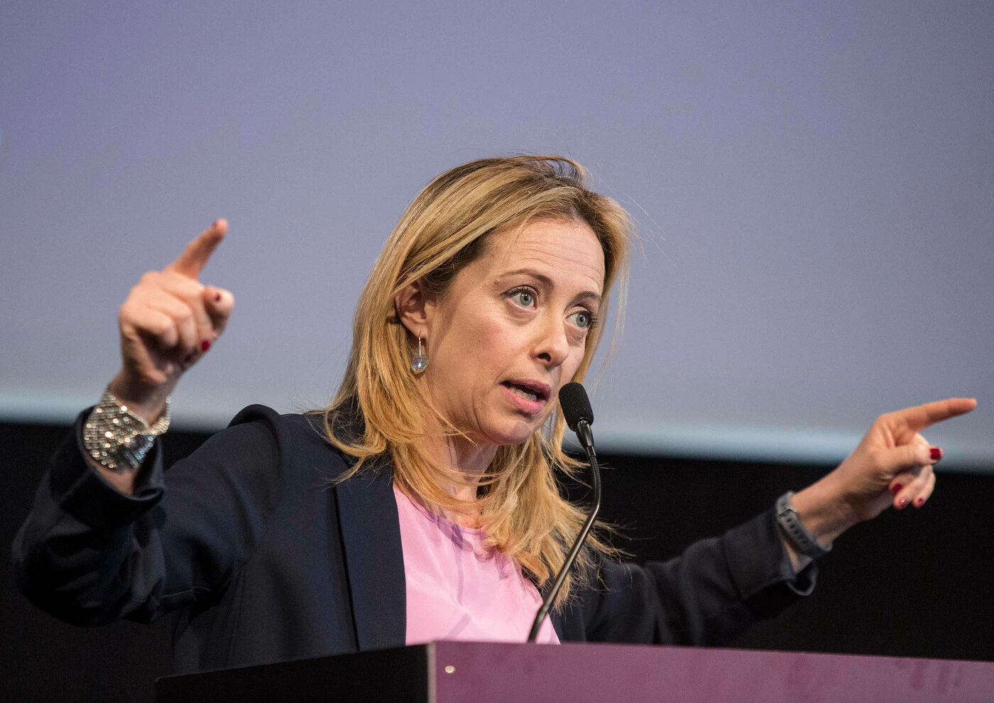 Giorgia Meloni contro i Cinque Stelle: "Fanno la prostituta un po' con la destra un po' con la sinistra "
