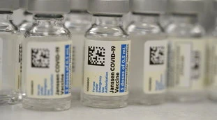 Vaccino, via libera dell'Ema al siero Johnson&Johnson: "In arrivo 200 milioni di dosi"