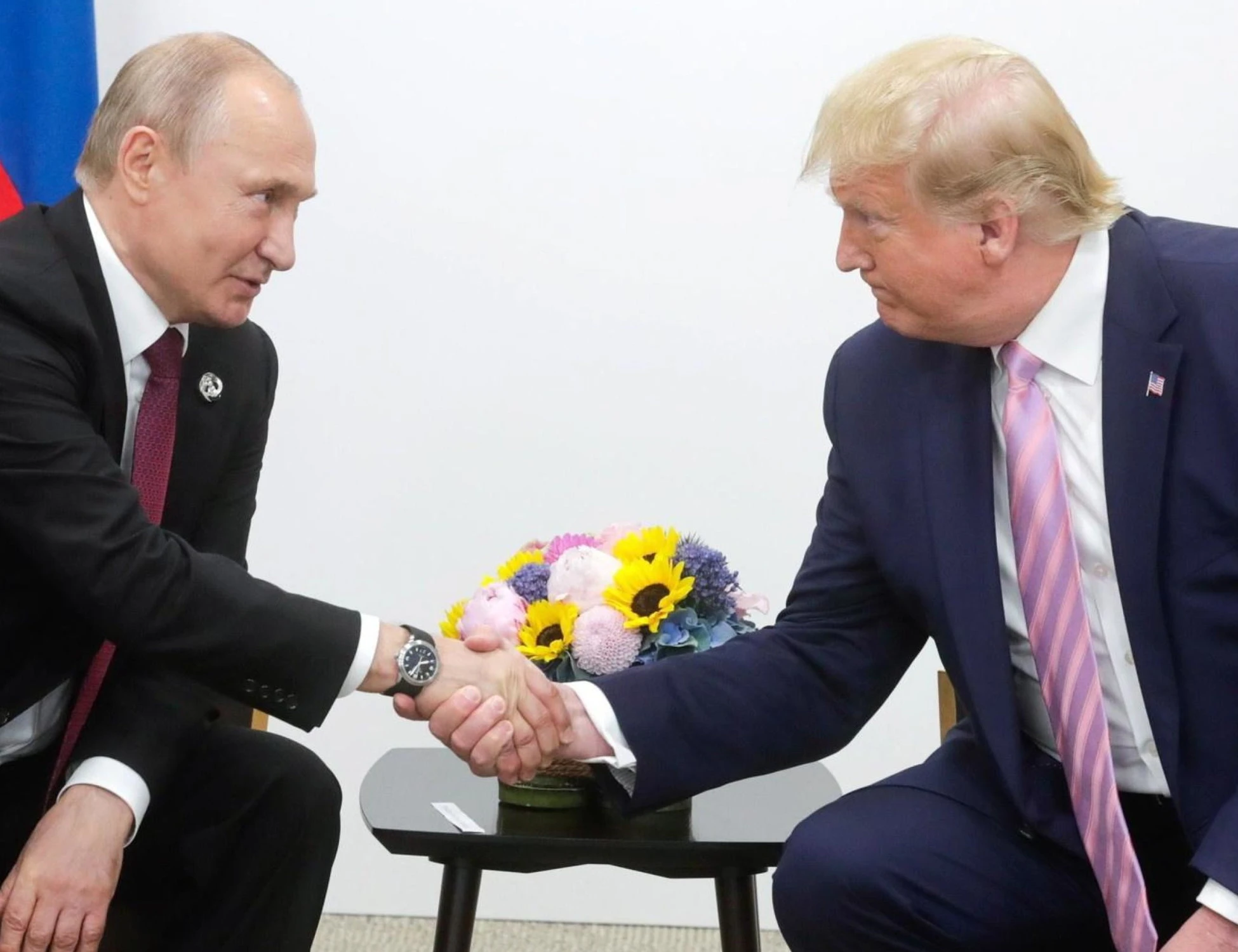 Trump, la bomba prima del faccia a faccia Putin-Zelensky: "Potrei esserci anche io"