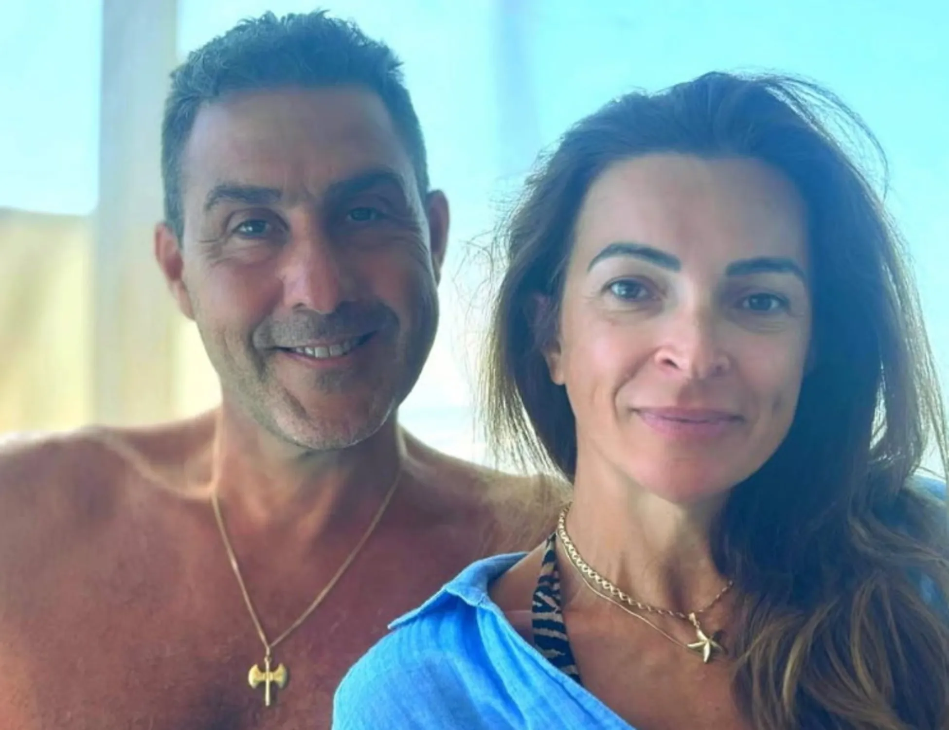 Leggi l'articolo: Vannacci, dove e quando nasce l'amore con la romena Camelia