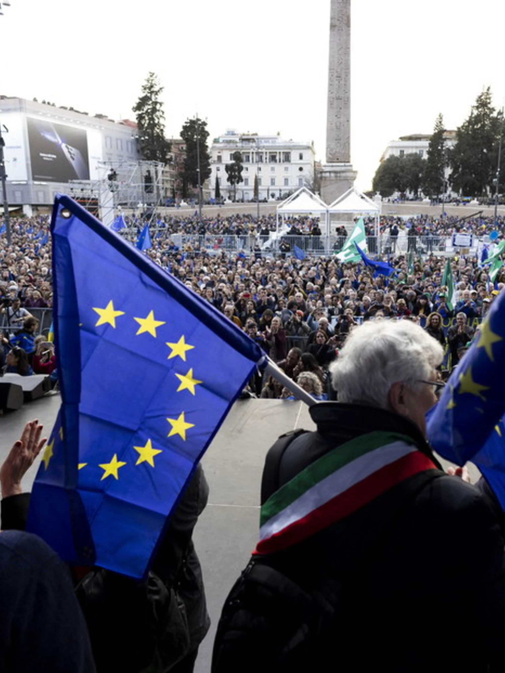 Una piazza per l'Europa, lo studio che smaschera la sinistra: ecco chi c'era davvero ieri