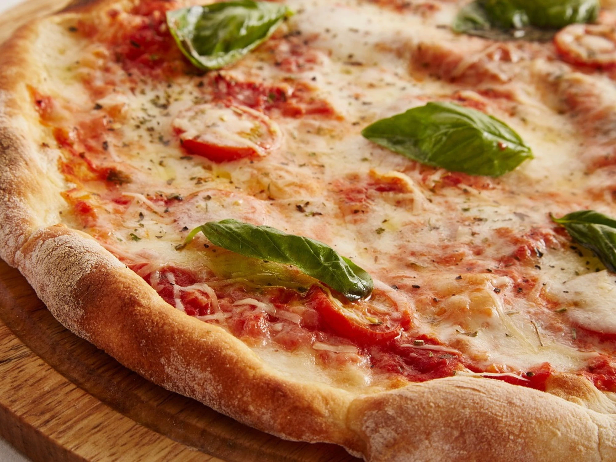 Pizza, un grande caos (e quei dubbi sulla versione napoletana)