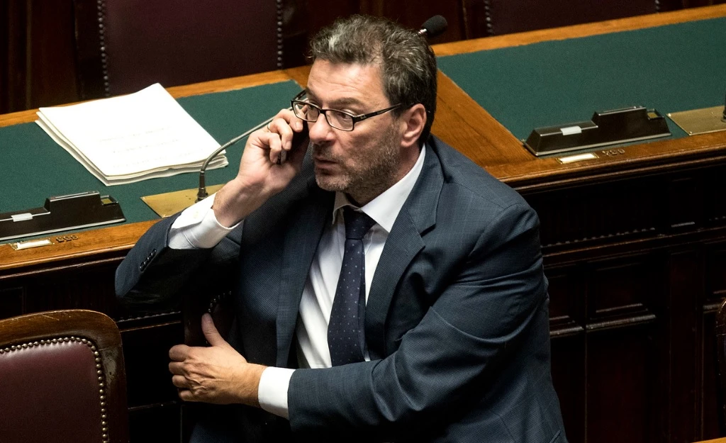 Giancarlo Giorgetti zittisce Luigi Di Maio: "Il ministro Giovanni Tria non corre alcun rischio"