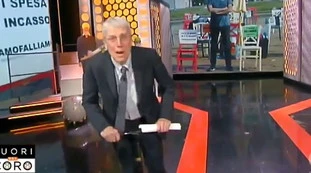 Striscia la Notizia, Mario Giordano in monopattino a Fuori dal Coro? Occhio, spunta un nuovo video