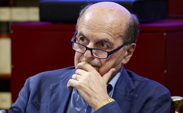 Bersani stecca, "Elly Schlein come gli Oasis"