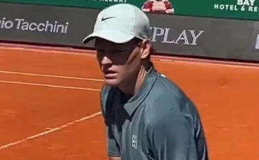 Jannik Sinner, clamoroso: questa domanda mentre sta collassando in campo