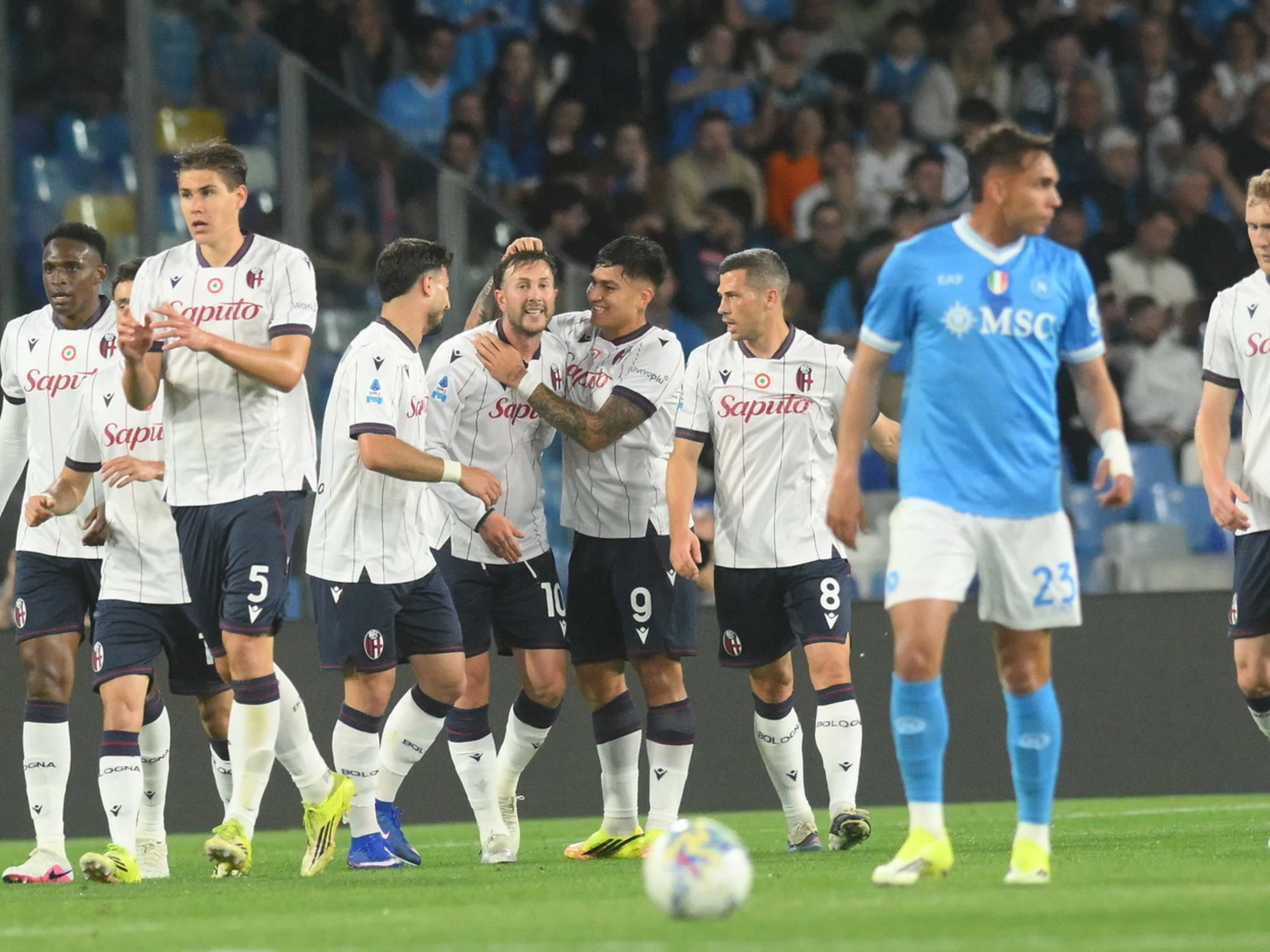 La prodezza di Rowe gela il Napoli: ko in casa col Bologna, occhio alla Champions...