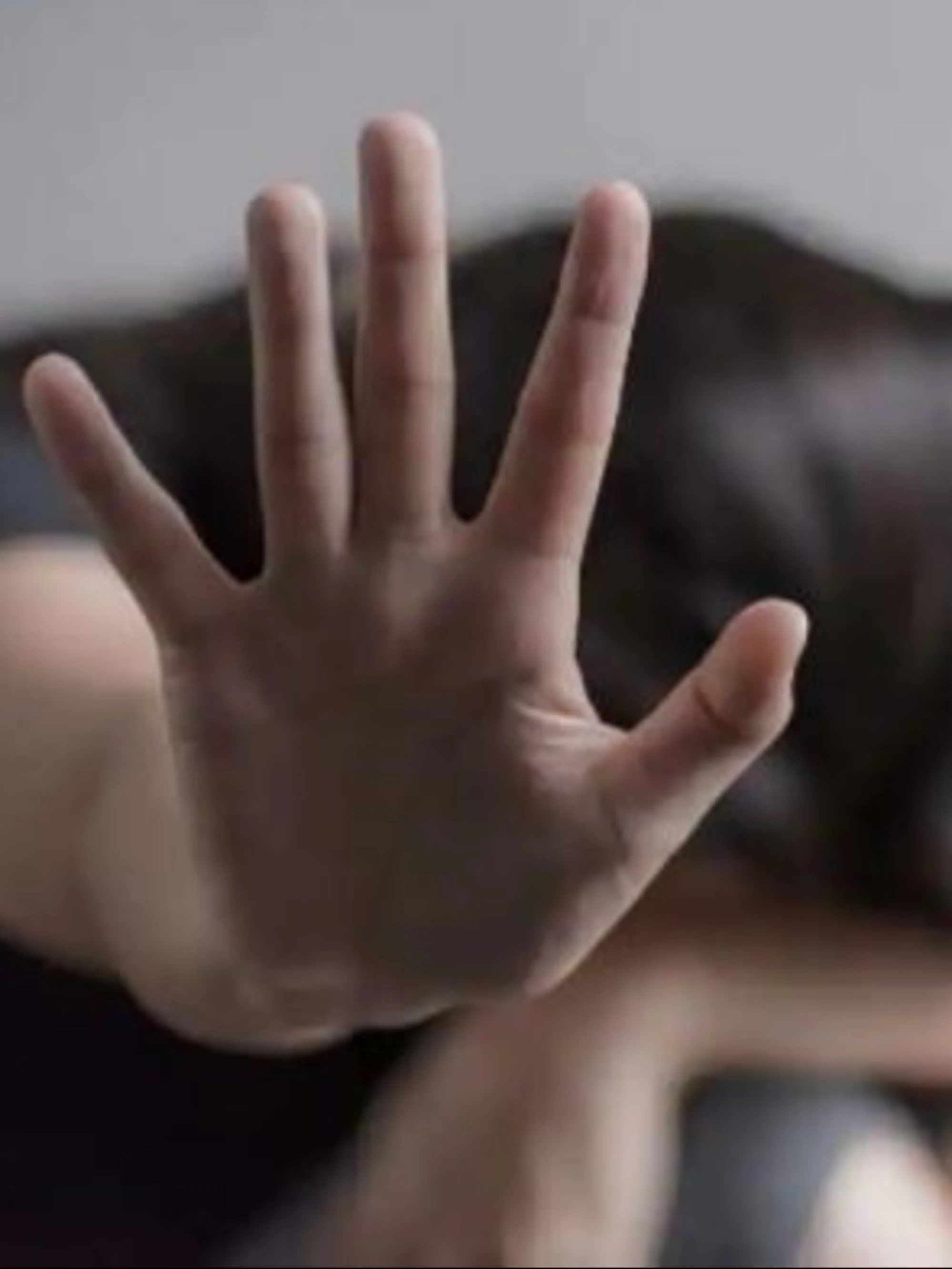 Jesi, il compagno tunisino la picchia? Come riesce a sfuggire al suo aggressore