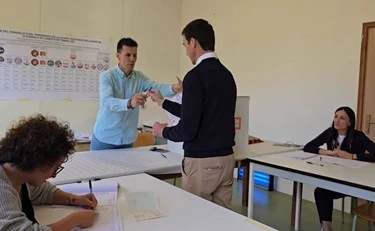 Regionali Marche, la diretta: Acquaroli-Ricci, sfida all'ultimo voto