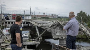 Kiev lancia le vacanze di guerra: "Visitate Bucha e Irpin", il turismo dei massacri