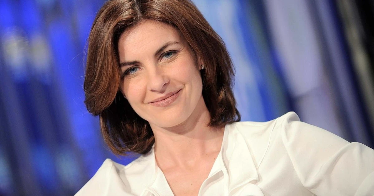 Alessandra Moretti insulta Salvini e Meloni: "La gente muore e fate queste sceneggiate? Vergognatevi". Ma scorda qualcosa...