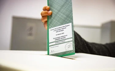 Bari, l'allarme dei pm: "Un voto costa 25-30 euro"