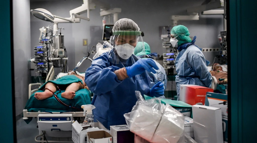 Coronavirus, sì all'uso in Italia dei farmaci anti-Aids. Ma per uno studio è inutile