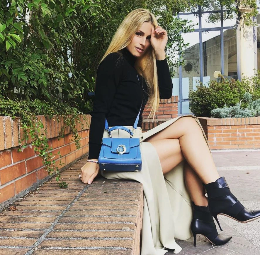 Michelle Hunziker, spacco vertiginoso e gambe accavallate: la foto pazzesca su Instagram