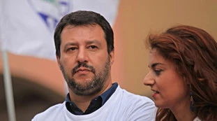 Regionali Toscana, paura nel Pd per l'ascesa di Susanna Ceccardi: "Organizzato un servizio pullman"