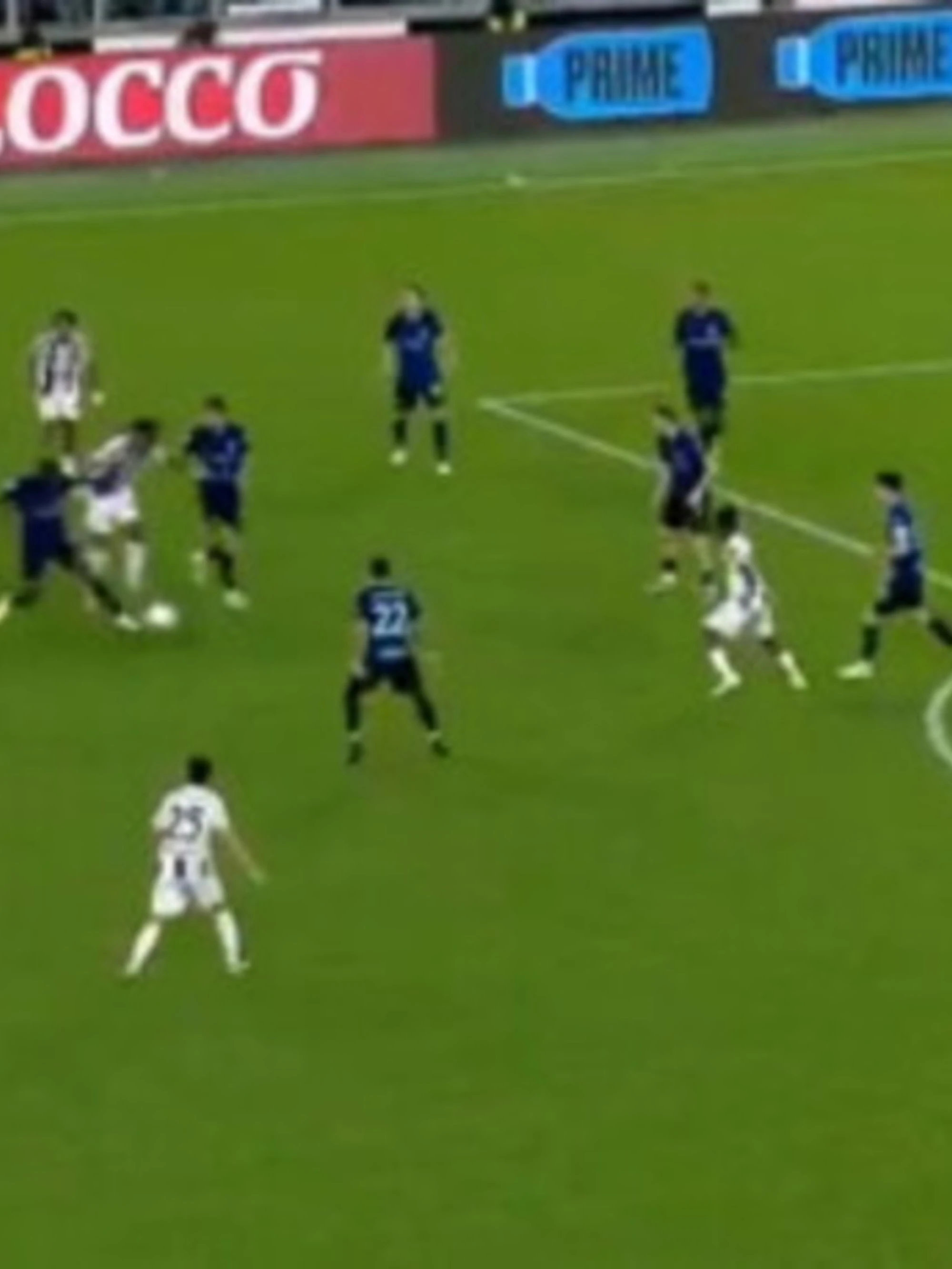Juve-Inter, polemica: un contatto sospetto porta al 4-3