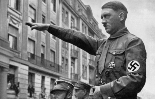 Adolf Hitler, in un libro i suoi ultimi due testamenti: gli ordini finali prima di morire