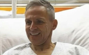 Crans-Montana, beffato il papà-eroe: non si è bruciato abbastanza