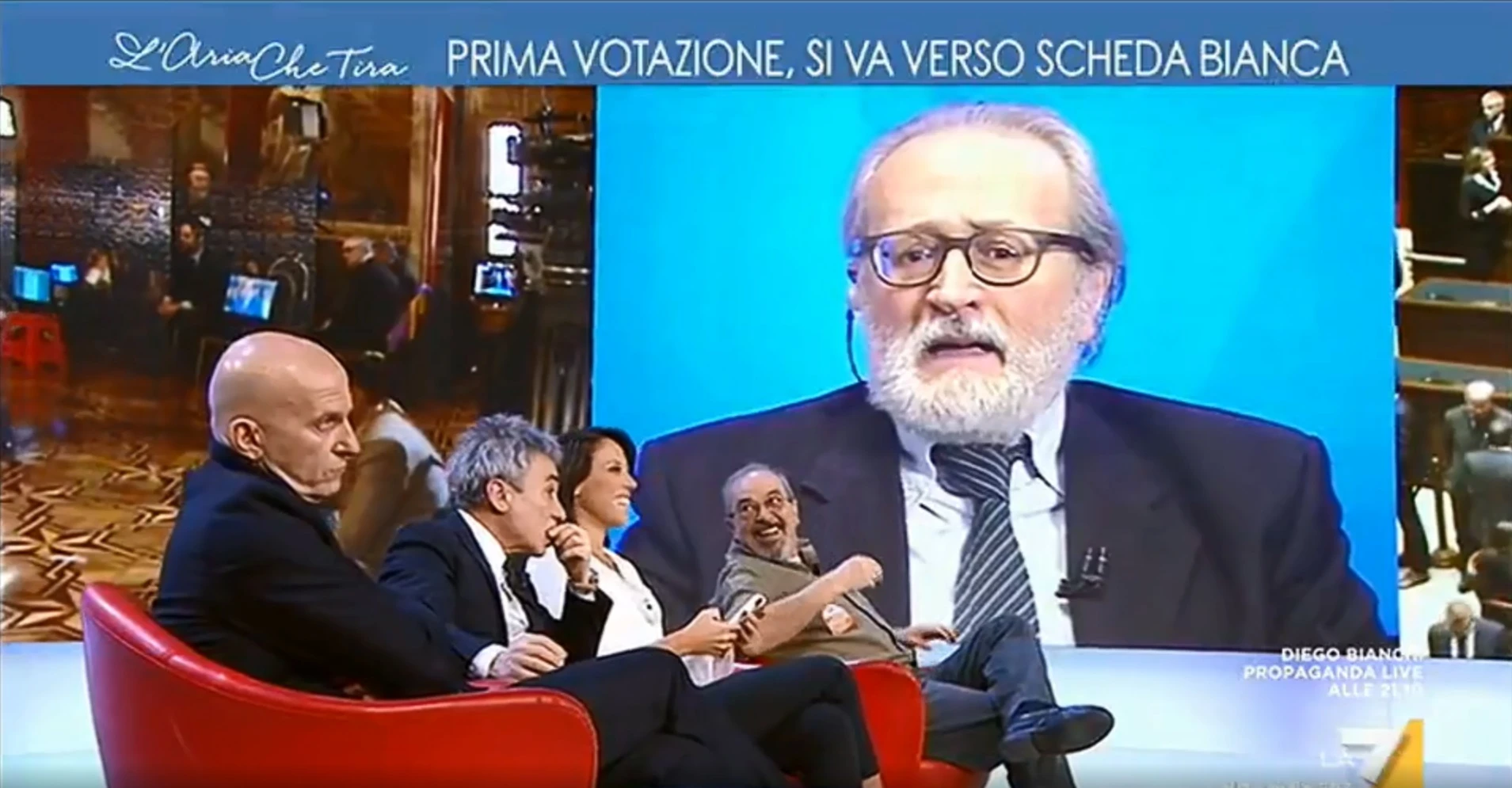 Paolo Becchi e Vauro, scontro in diretta: "Lecca***o sarai tu"