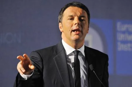 Matteo Renzi costretto a chiedere scusa su scuola, camorra e pensioni