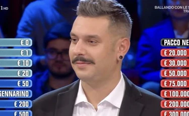 Affari tuoi, Daniele sconcertante: si rovina con una parola