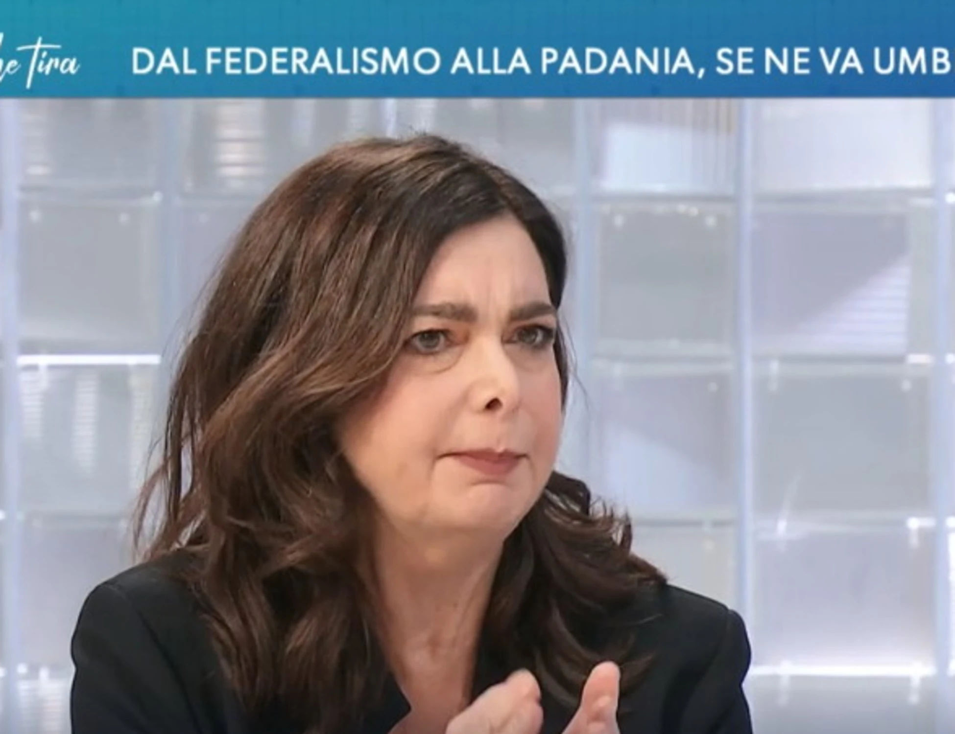 Laura Boldrini insulta Umberto Bossi dopo la morte: "Violento, sessista, razzista"