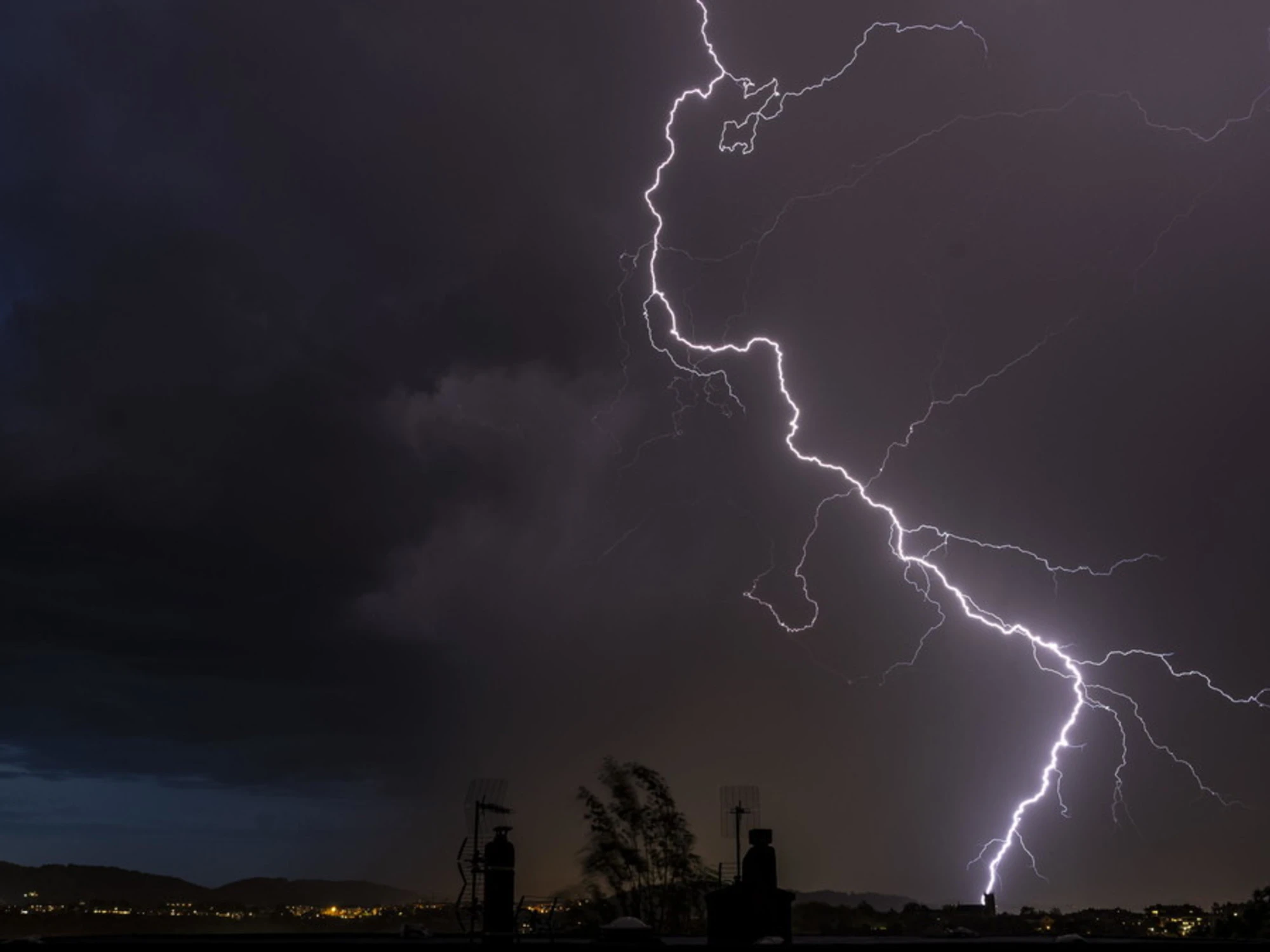 Meteo, grandine e temporali a inizio settimana: ecco le aree colpite