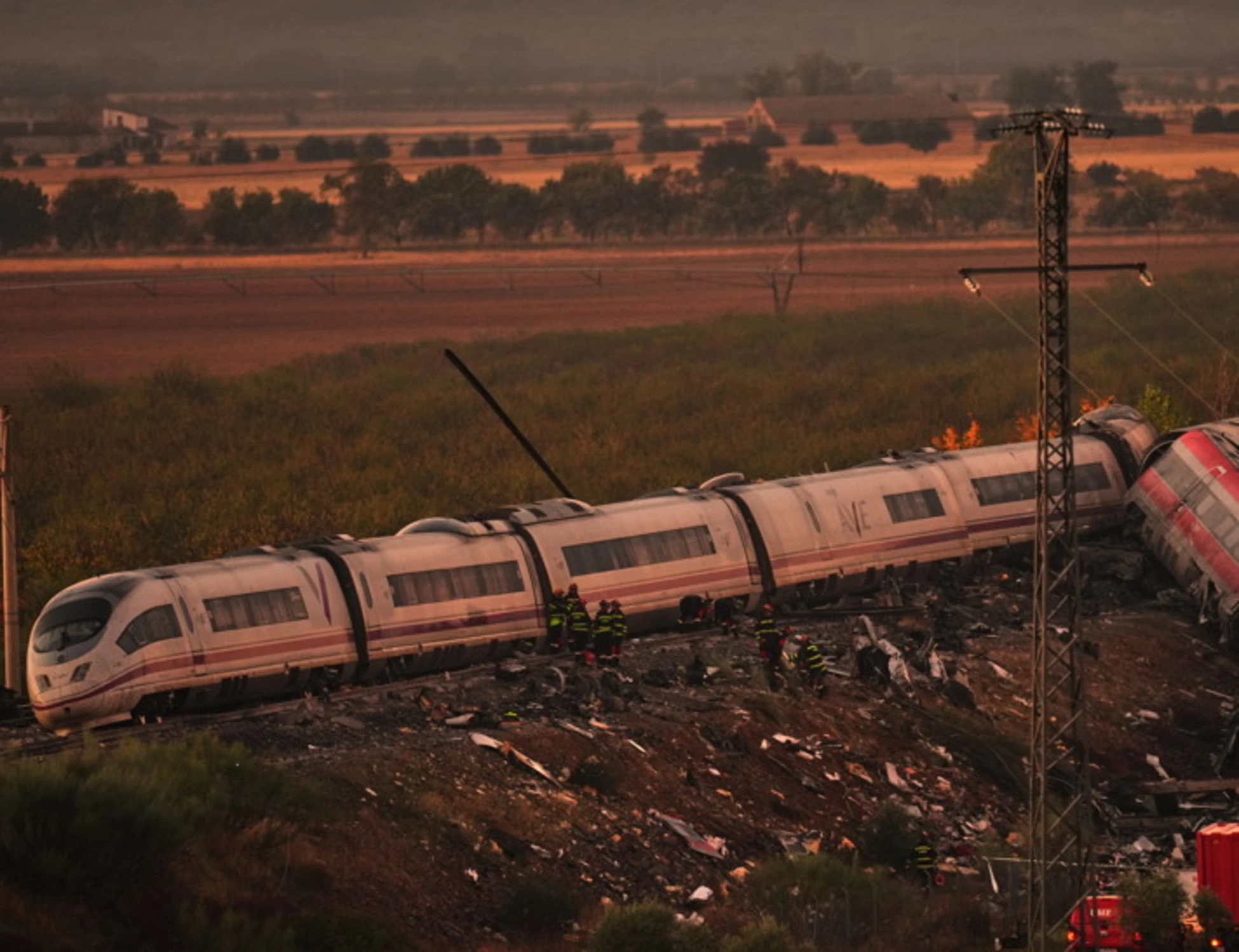 Scontro tra treni in Spagna, si cercano ancora due italiane disperse