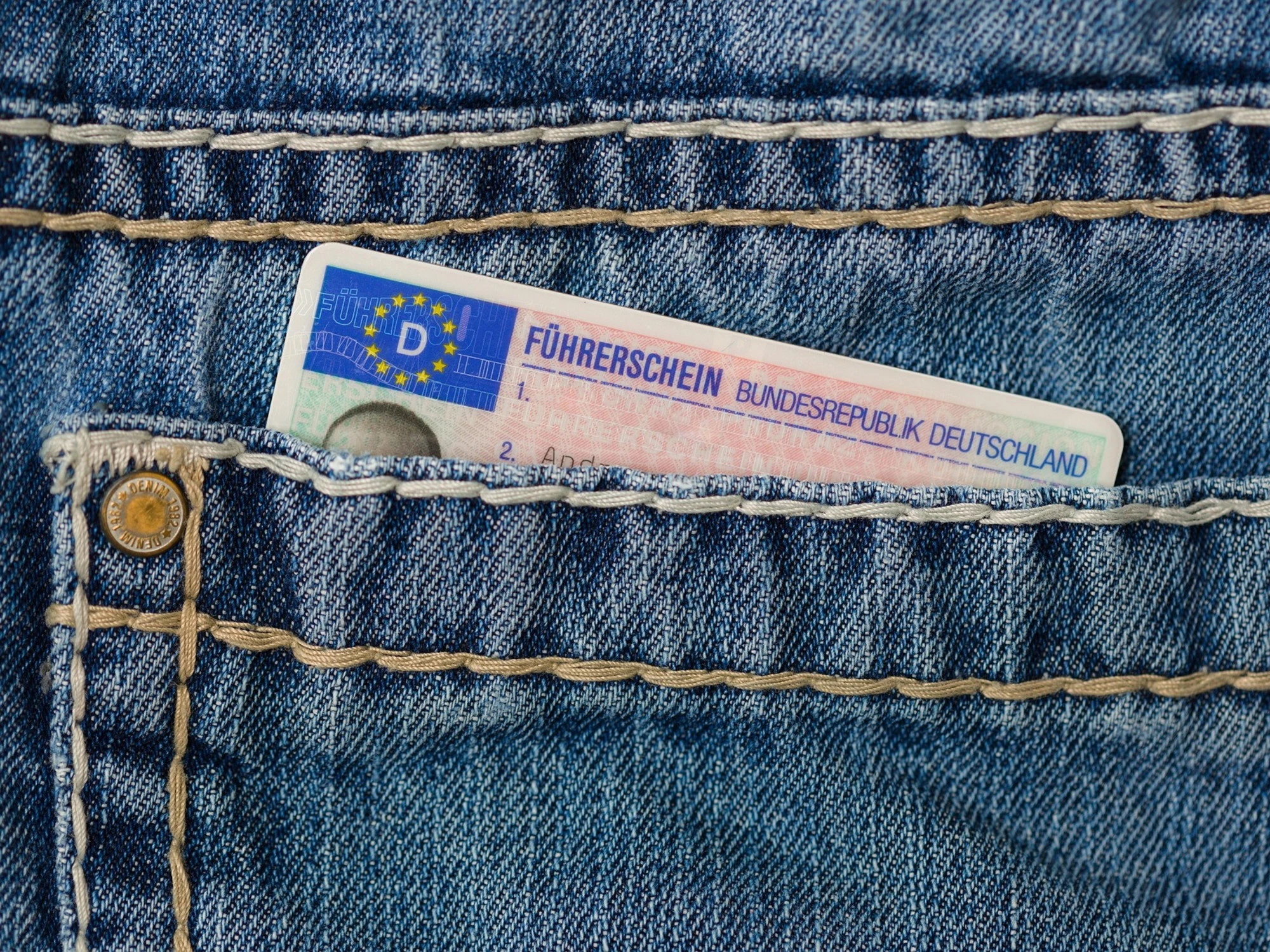 25mila euro per rinunciare alla patente: Malta, cosa c'è dietro la proposta