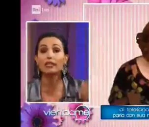 Morgan a Vieni da me, lui scherza e la mamma piange. Caterina Balivo lo riprende in diretta