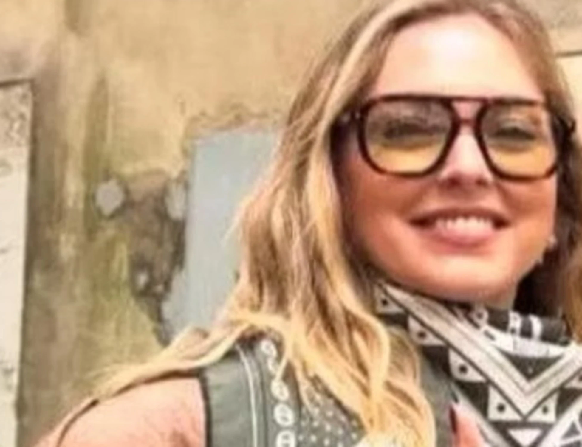 Chiara Ferragni, la foto (poi rimossa) con la scritta "Meloni fascista"