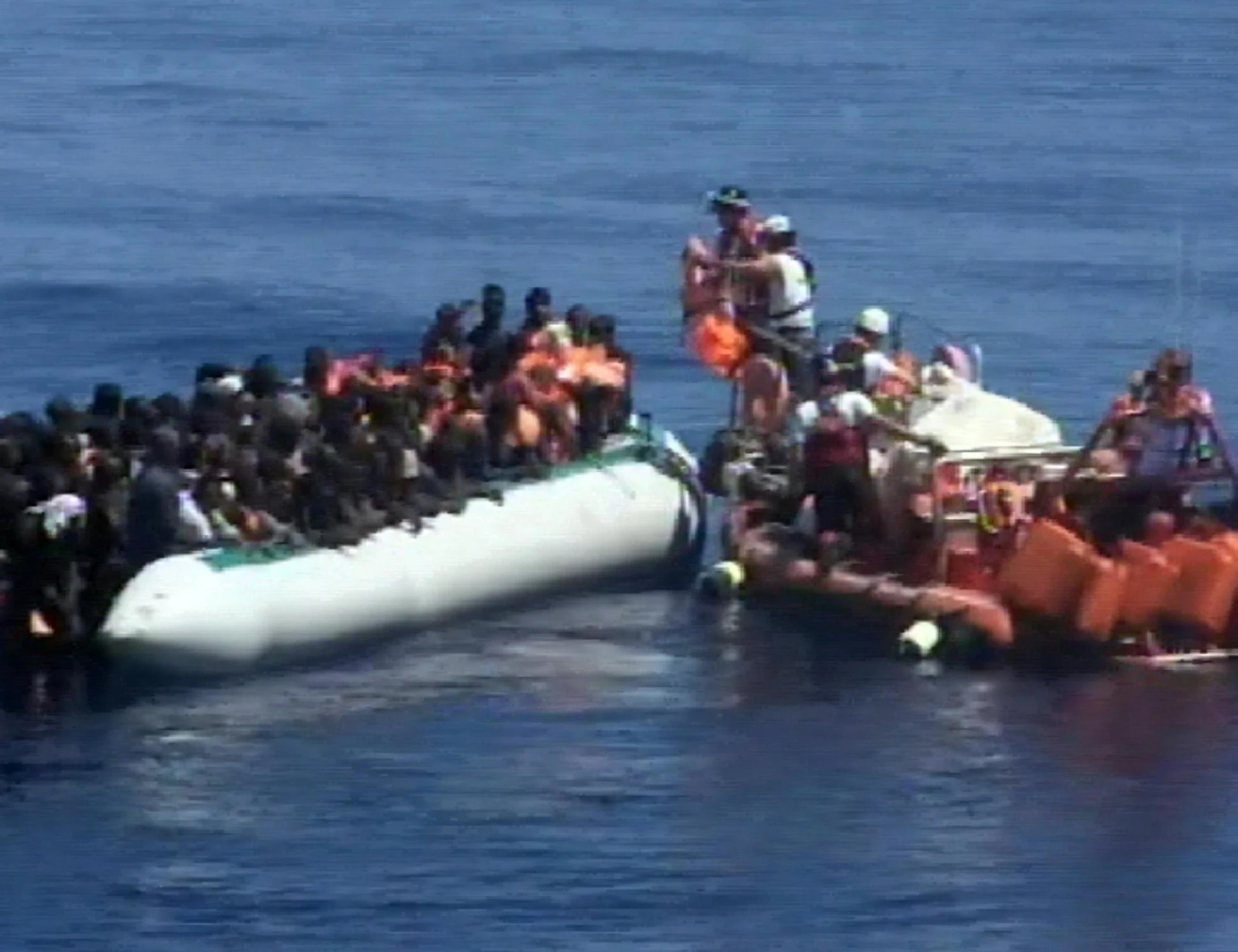 Immigrazione, il trafficante di uomini insulta Meloni: "Rompe i cogl***"