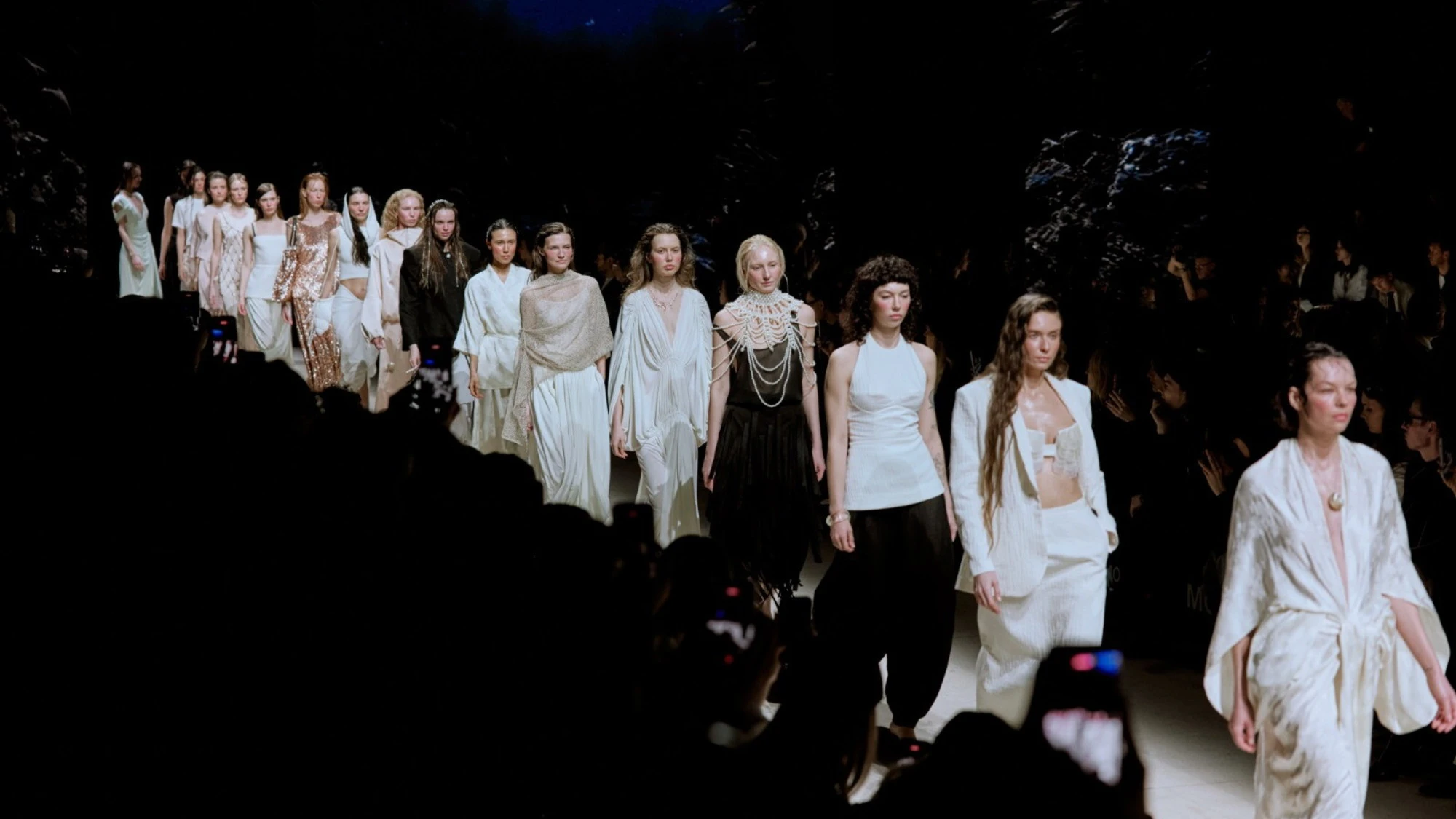 Come la Settimana della Moda può unire stelle e marchi di nicchia