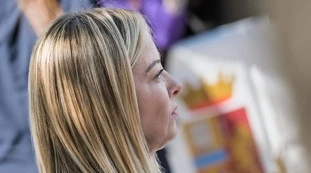 Giorgia Meloni, la foto che zittisce Travaglio: "Con Arianna per sempre"