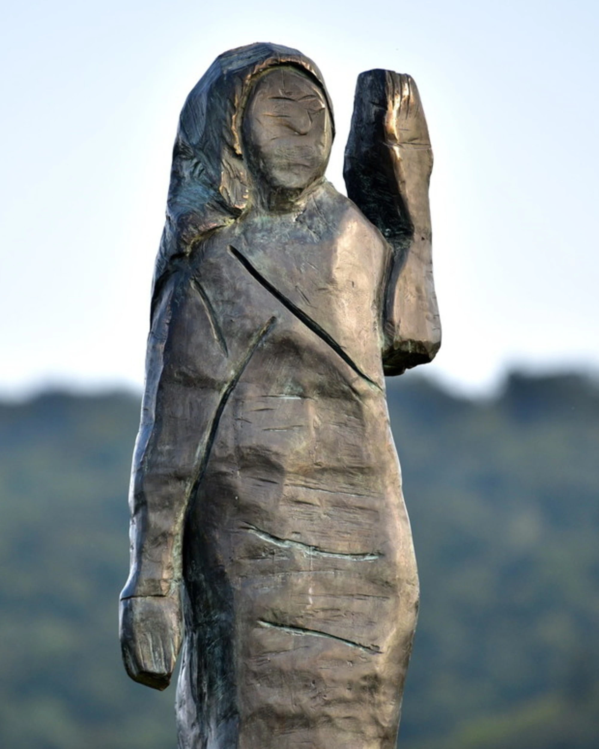 Slovenia, rubata la statua di Melania Trump: "Indagini in corso"