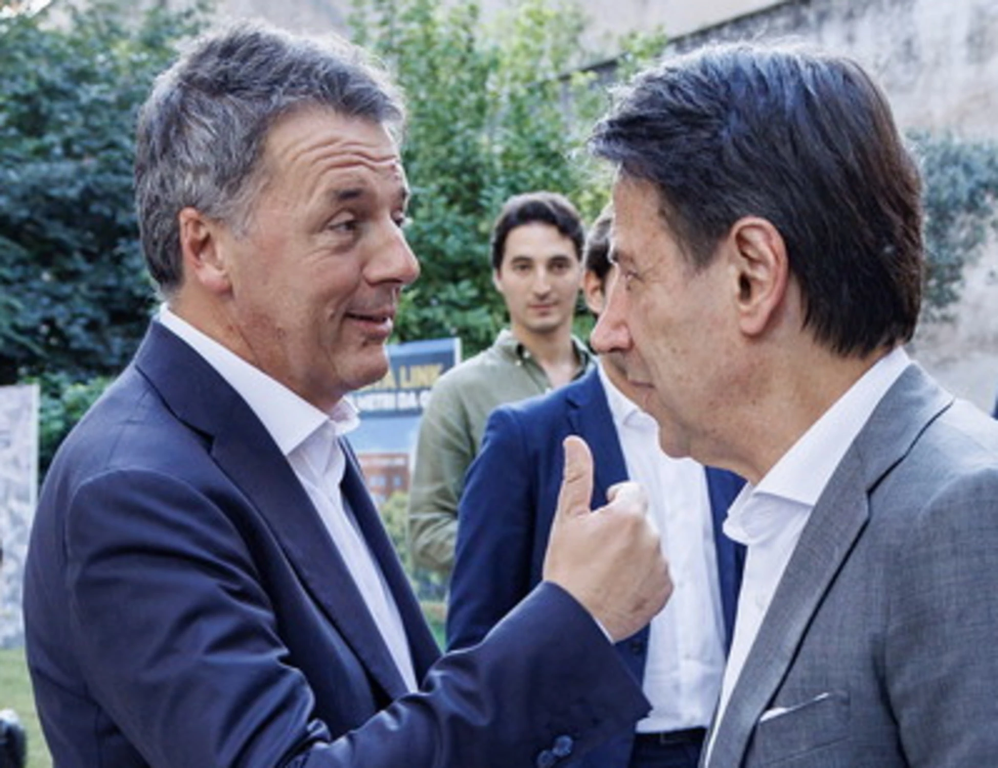 Conte e Renzi, la foto di Fratoianni fa esplodere il campo largo: "C'è un problema"
