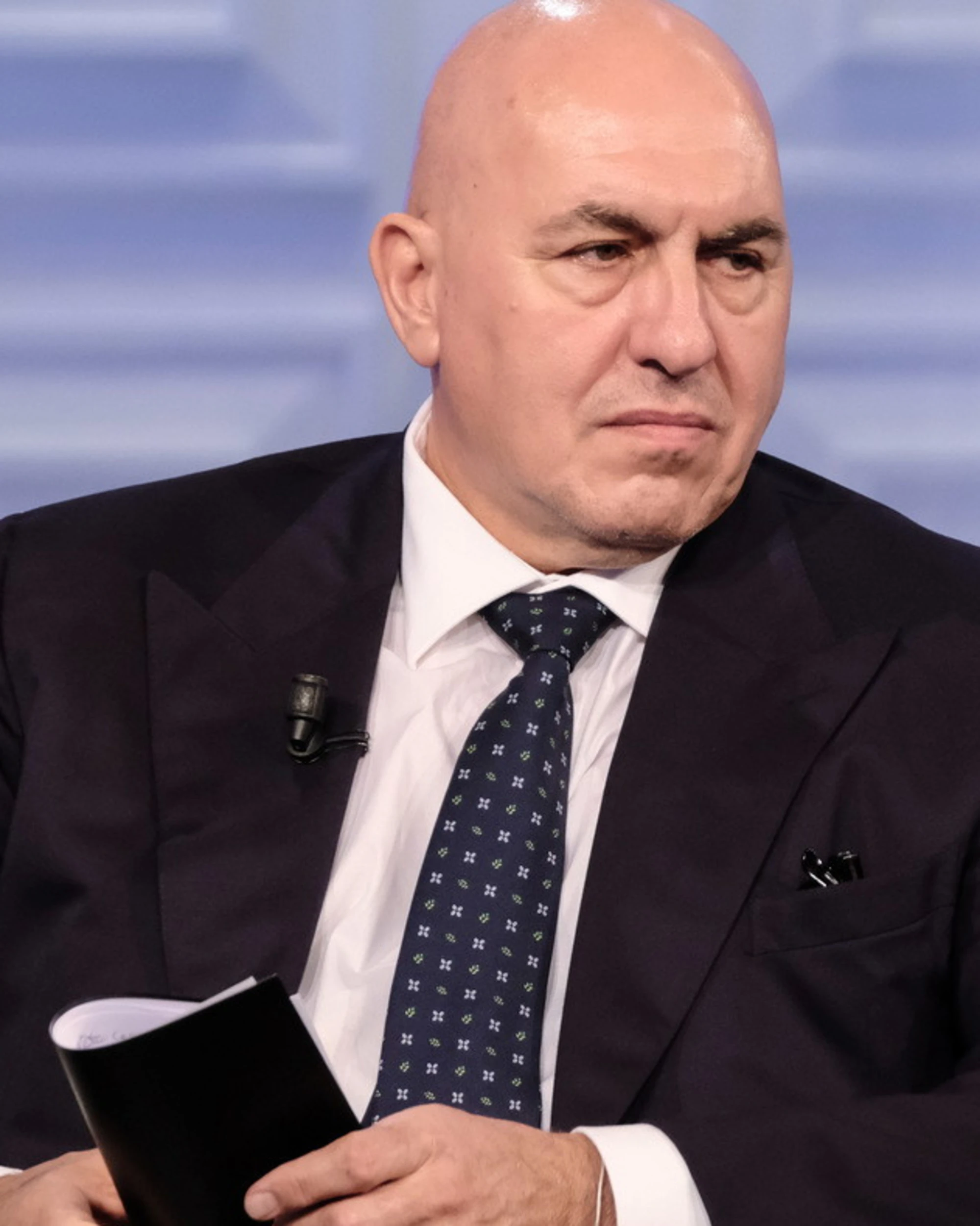 Guido Crosetto spiana Giuseppe Conte: sette bordate in sette risposte