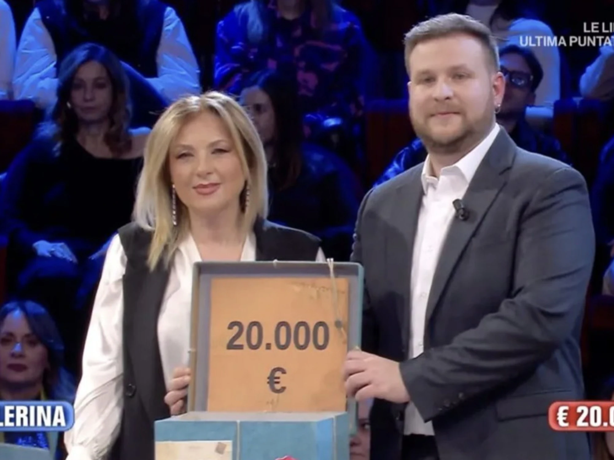 Affari Tuoi, Luigi sconcertante gela lo studio: "Me ne vado di casa"