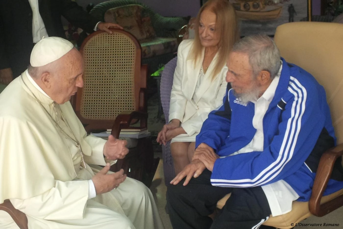 Vaticano, Papa Francesco di sinistra. La rivelazione dell'ex confidente di Castro: "So che lui e Fidel..."
