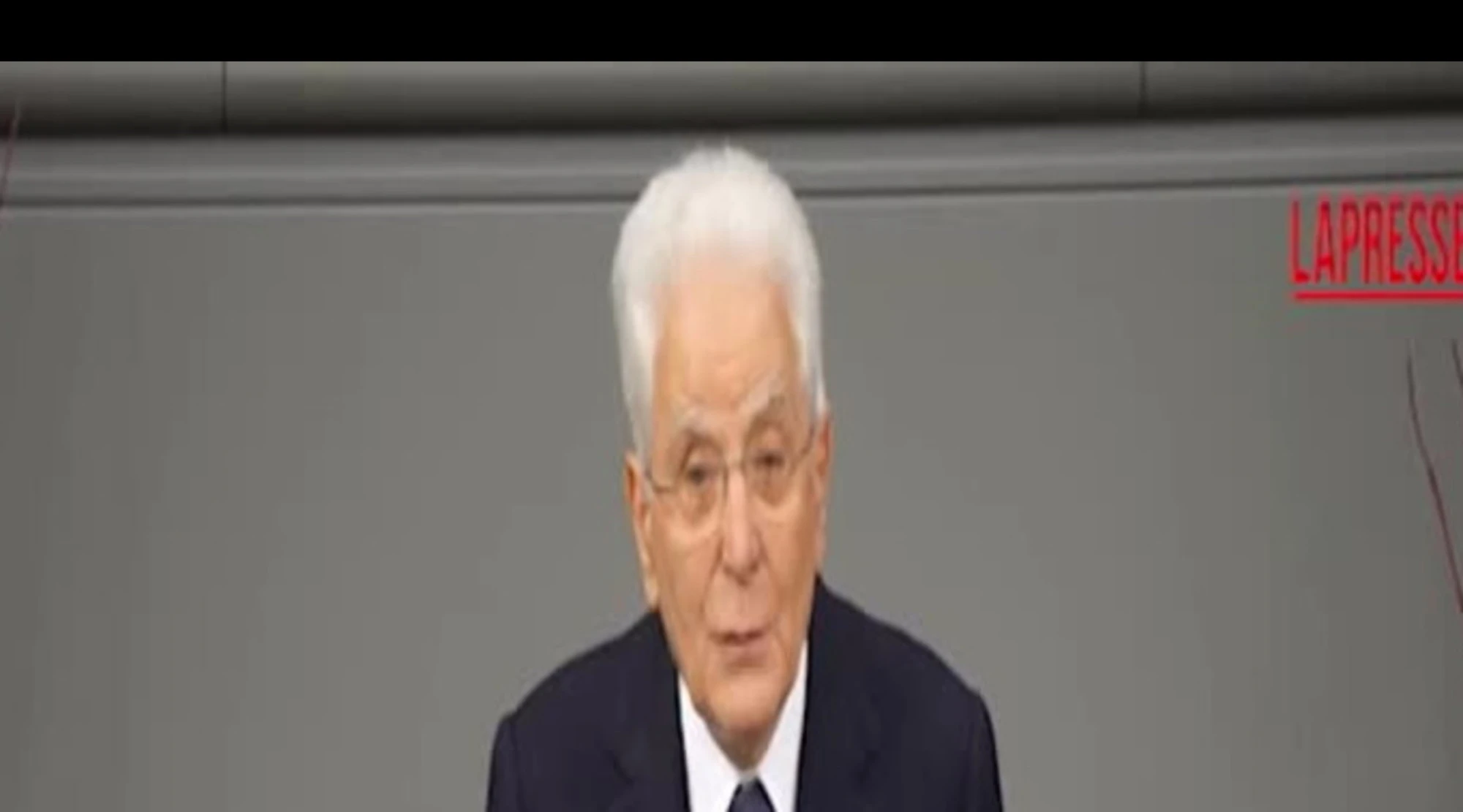 Mattarella al Bundestag: "Nuovi 'dottor Stranamore' con la pretesa che si debba 'amare la bomba'"